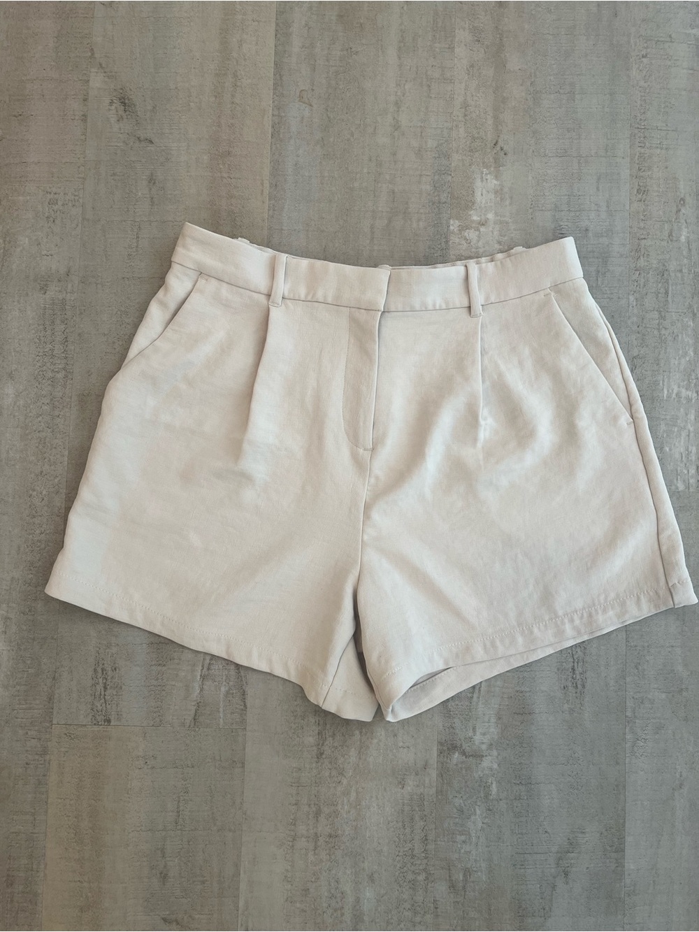 Abercrombie & Fitch High-Rise Cream Tailored Shorts